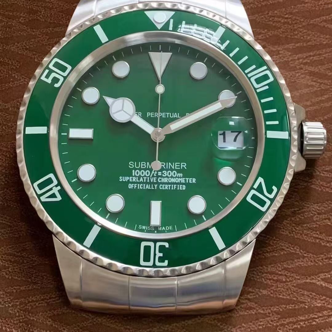 WT-1166 Submariner - Diver-style watch face wall clock with green ceramic bezel, luminous markers and date window - bold statement piece inspired by iconic sports watch design, wholesale available. | Boto Clock wholesale manufacturer